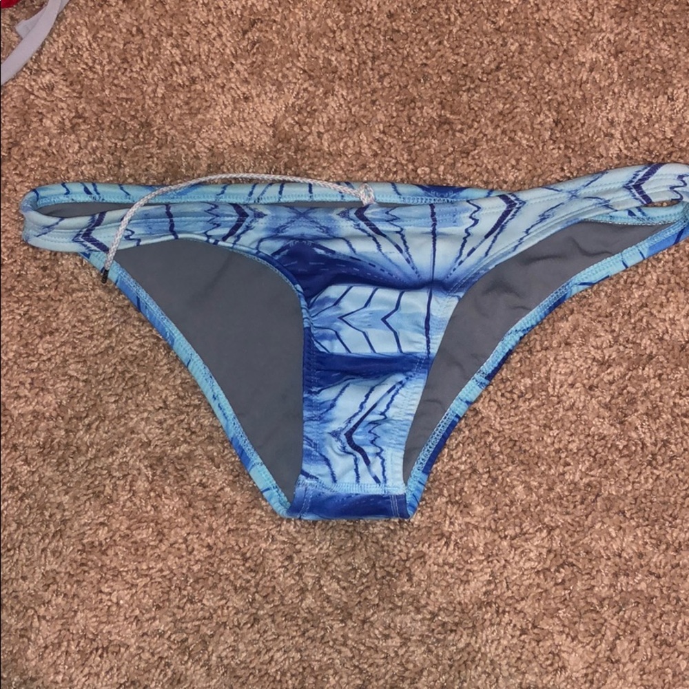 Jolyn bottoms